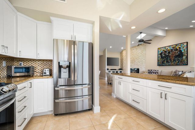 321 Bouquet Canyon Drive, Palm Desert, CA 92211