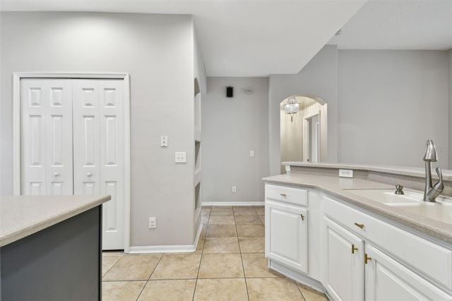 8106 KENDELWICK COURT, Tampa, FL 33647