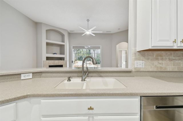 8106 KENDELWICK COURT, Tampa, FL 33647