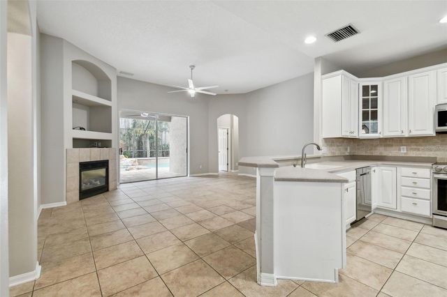 8106 KENDELWICK COURT, Tampa, FL 33647