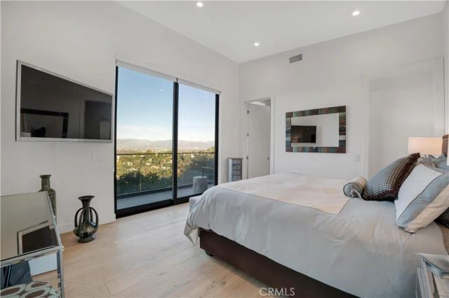 4326 Coronet Drive, Encino, CA 91316