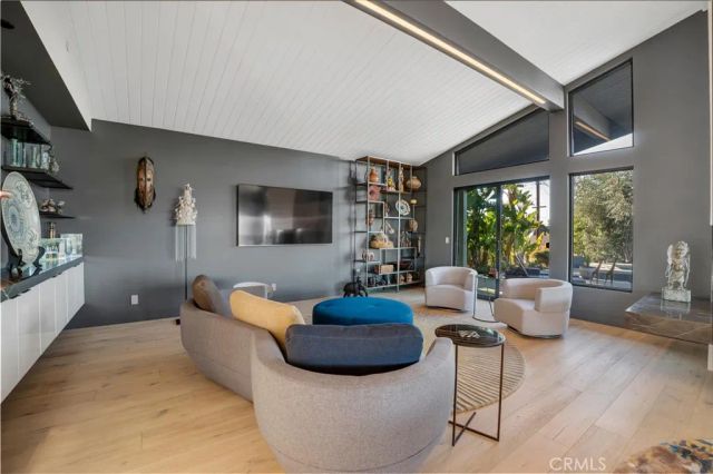 4326 Coronet Drive, Encino, CA 91316