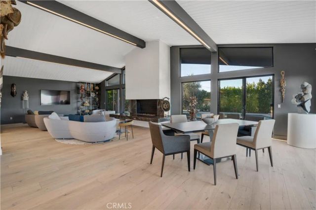 4326 Coronet Drive, Encino, CA 91316