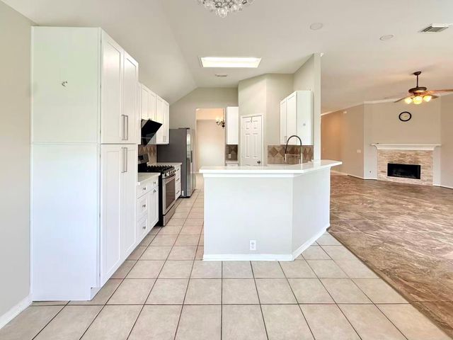 9006 Sundown Drive, Pearland, TX 77584