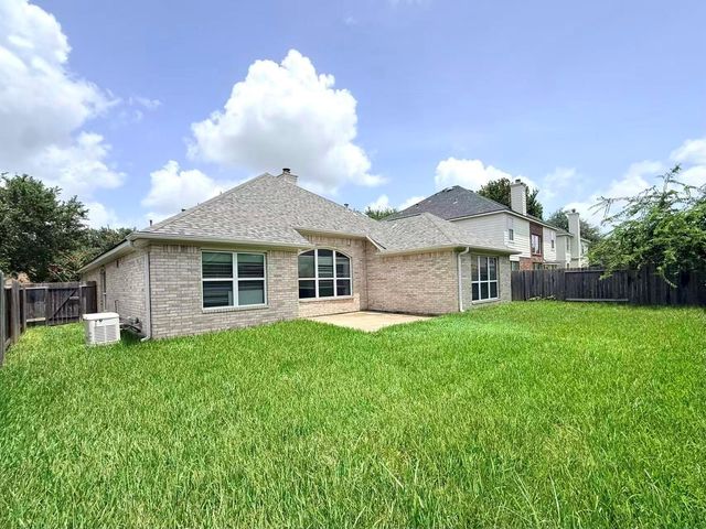 9006 Sundown Drive, Pearland, TX 77584