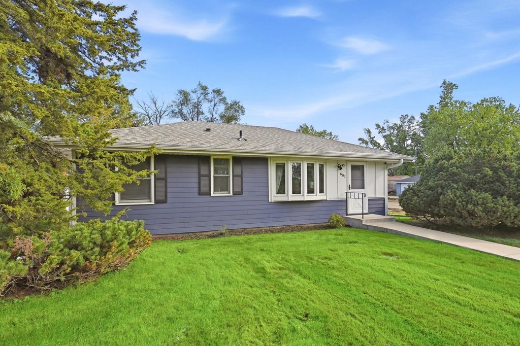 601 114th Avenue NW, Coon Rapids, MN 55448 — photo 2
