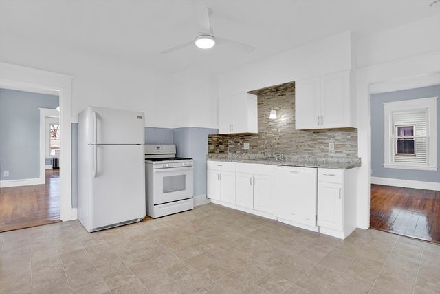13-15 Wigwam Pl, Springfield, MA 01108