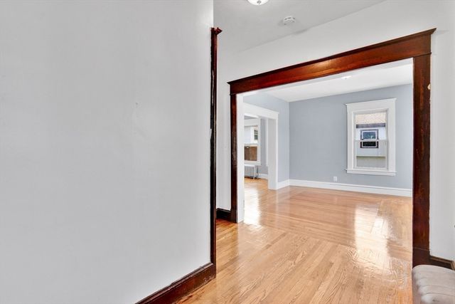 13-15 Wigwam Pl, Springfield, MA 01108