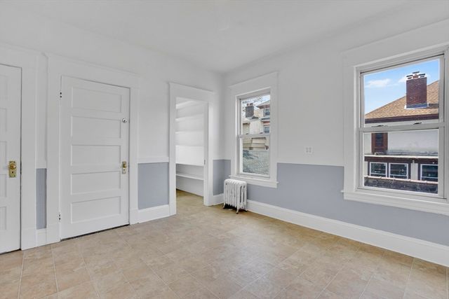 13-15 Wigwam Pl, Springfield, MA 01108