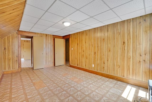 13-15 Wigwam Pl, Springfield, MA 01108