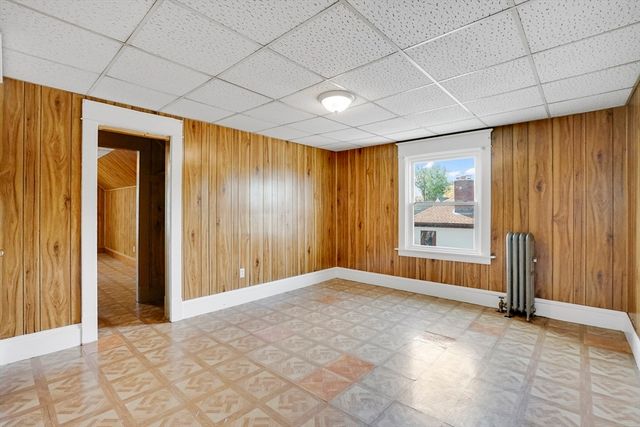 13-15 Wigwam Pl, Springfield, MA 01108