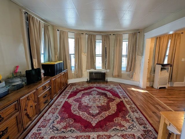 13-15 Wigwam Pl, Springfield, MA 01108