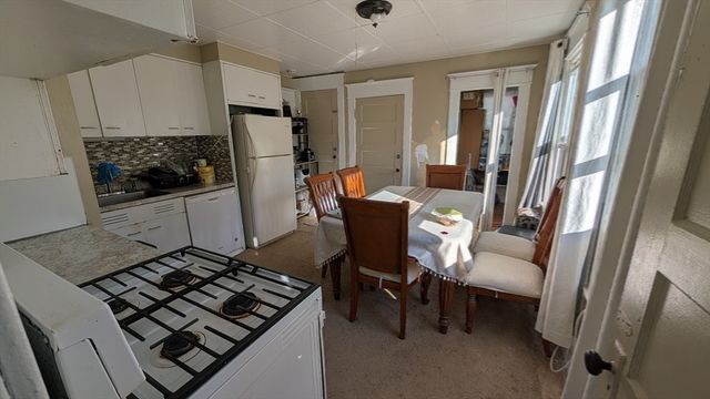 13-15 Wigwam Pl, Springfield, MA 01108