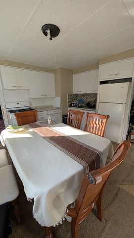 13-15 Wigwam Pl, Springfield, MA 01108