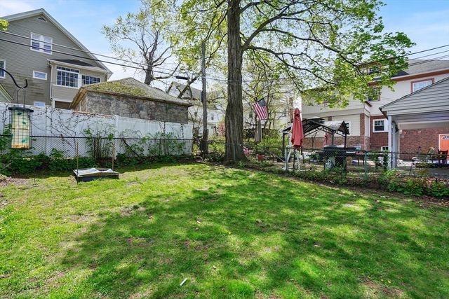 13-15 Wigwam Pl, Springfield, MA 01108