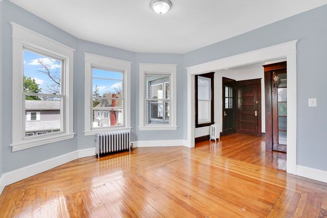13-15 Wigwam Pl, Springfield, MA 01108