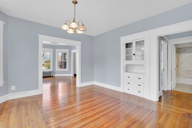 13-15 Wigwam Pl, Springfield, MA 01108
