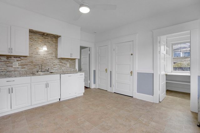 13-15 Wigwam Pl, Springfield, MA 01108