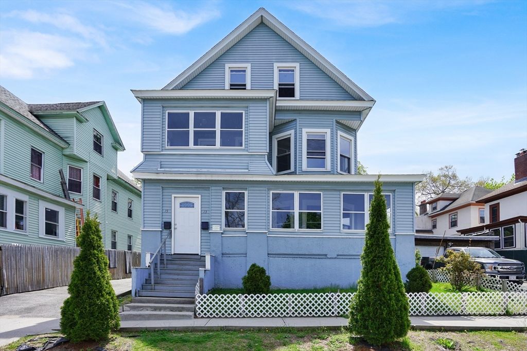 13-15 Wigwam Pl, Springfield, MA 01108