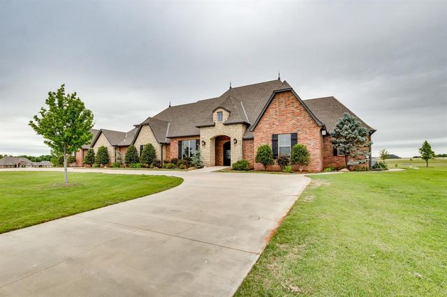 10901 Secretariat Drive, Mustang, OK 73064
