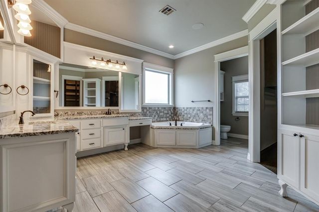 10901 Secretariat Drive, Mustang, OK 73064