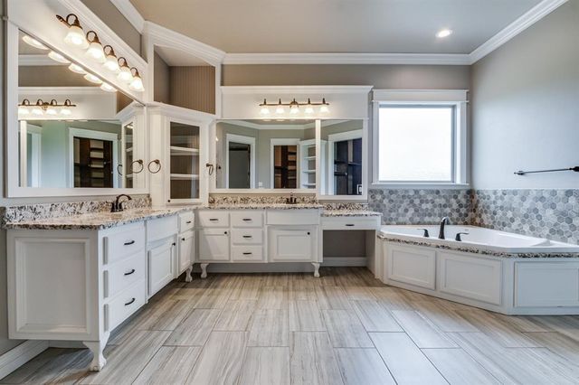 10901 Secretariat Drive, Mustang, OK 73064