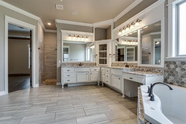 10901 Secretariat Drive, Mustang, OK 73064