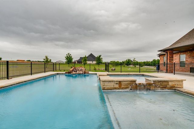 10901 Secretariat Drive, Mustang, OK 73064