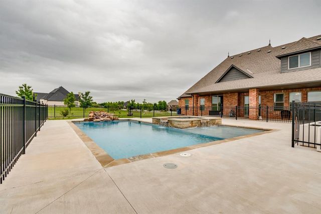 10901 Secretariat Drive, Mustang, OK 73064