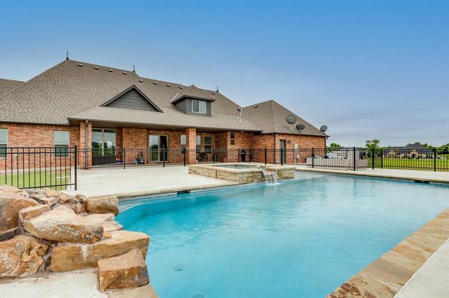 10901 Secretariat Drive, Mustang, OK 73064