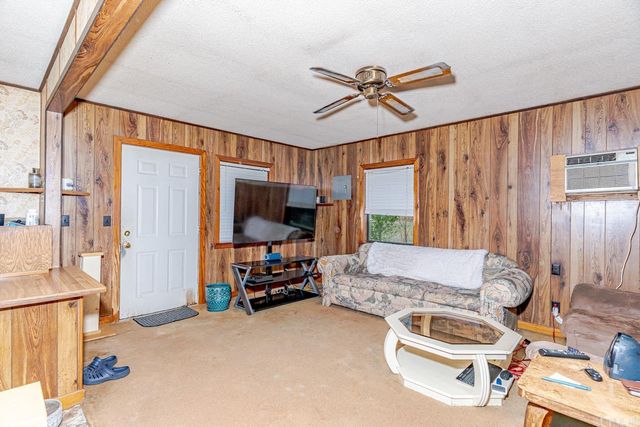 40 Lige Ln, Cave City, AR 72521