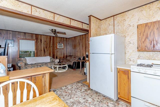 40 Lige Ln, Cave City, AR 72521