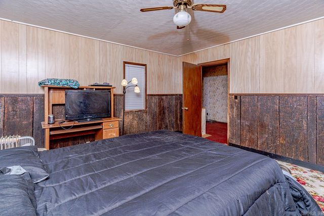 40 Lige Ln, Cave City, AR 72521