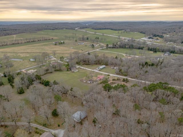 40 Lige Ln, Cave City, AR 72521