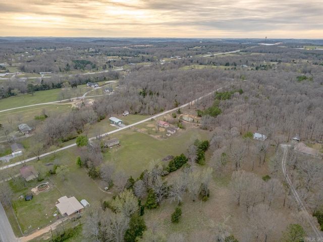 40 Lige Ln, Cave City, AR 72521