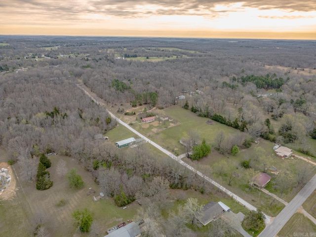 40 Lige Ln, Cave City, AR 72521
