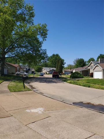 4012 Bugle Bend Drive, Florissant, MO 63034