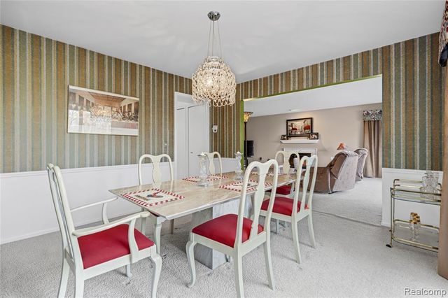 4261 Wabeek Lake Drive, Bloomfield Hills, MI 48302