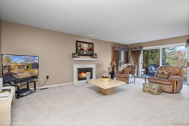 4261 Wabeek Lake Drive, Bloomfield Hills, MI 48302