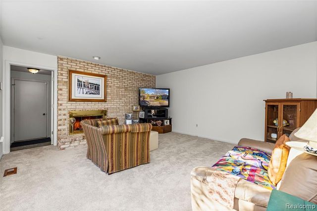 4261 Wabeek Lake Drive, Bloomfield Hills, MI 48302