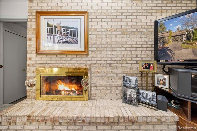 4261 Wabeek Lake Drive, Bloomfield Hills, MI 48302