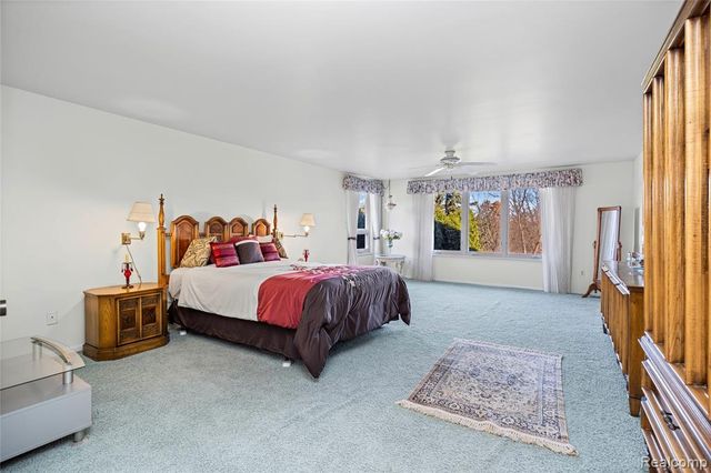 4261 Wabeek Lake Drive, Bloomfield Hills, MI 48302