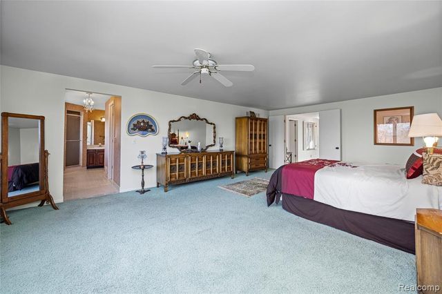 4261 Wabeek Lake Drive, Bloomfield Hills, MI 48302