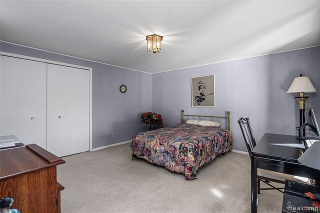 4261 Wabeek Lake Drive, Bloomfield Hills, MI 48302