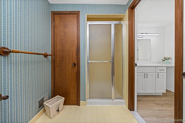 4261 Wabeek Lake Drive, Bloomfield Hills, MI 48302