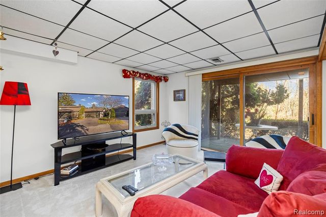 4261 Wabeek Lake Drive, Bloomfield Hills, MI 48302