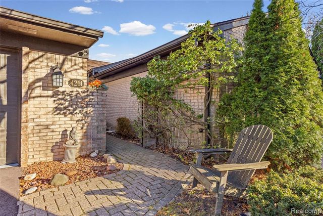 4261 Wabeek Lake Drive, Bloomfield Hills, MI 48302