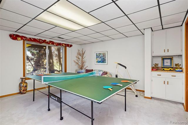 4261 Wabeek Lake Drive, Bloomfield Hills, MI 48302