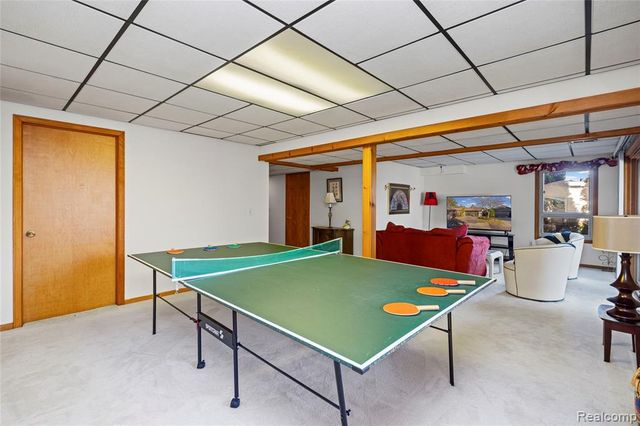 4261 Wabeek Lake Drive, Bloomfield Hills, MI 48302