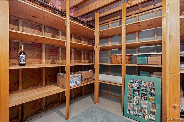 4261 Wabeek Lake Drive, Bloomfield Hills, MI 48302